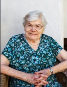 C.G, 86 anos. Eu não sabia que existia um tratamento para quem perde urina. Só quem perde sabe como é difícil. Obrigada porque hoje sei que perder urina não é normal e posso voltar a fazer caminhada e dormir sem me preocupar se estarei com odor de urina. Vocês mudaram a minha vida.